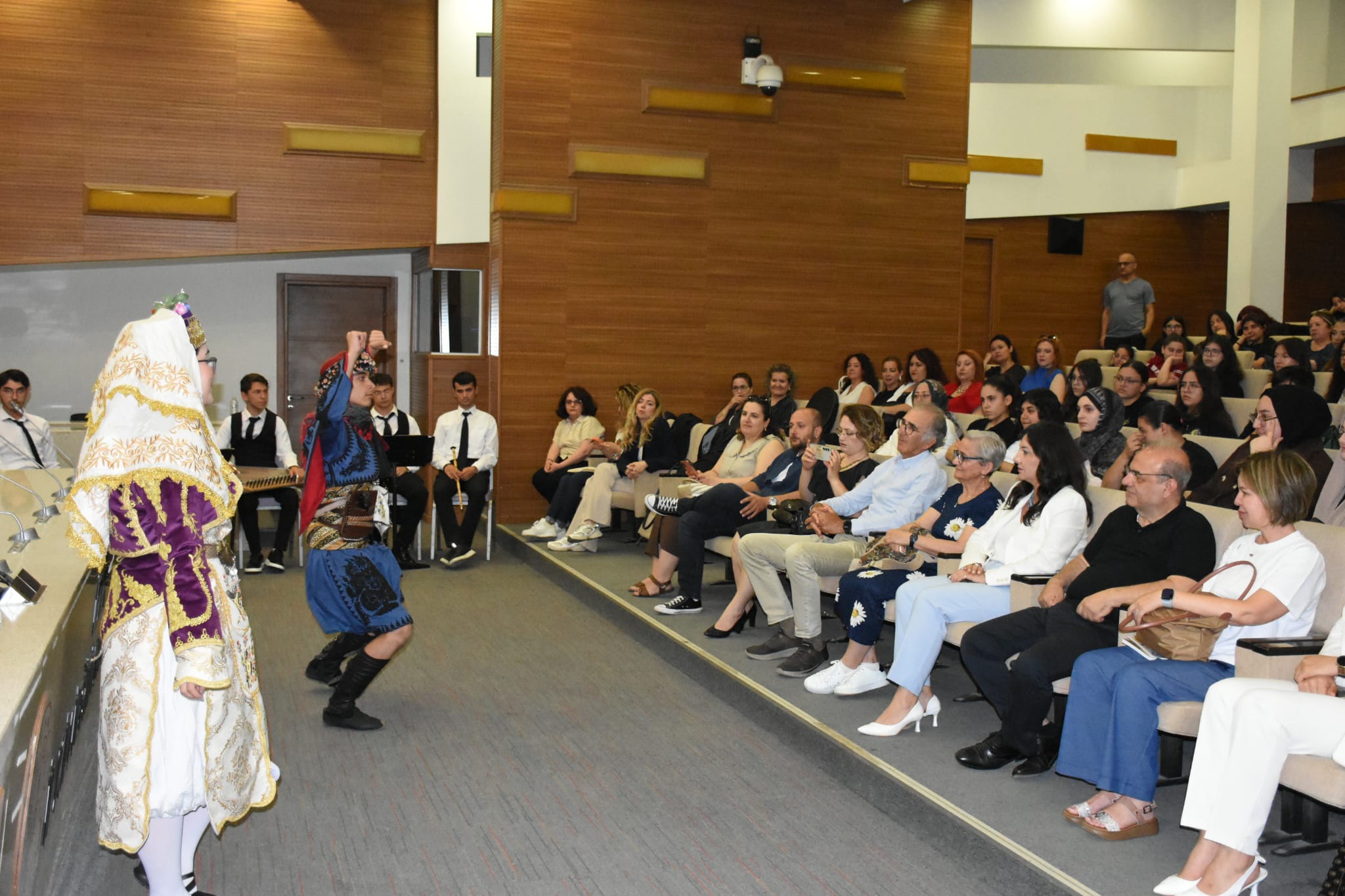 İzmir’de Gençler Usta Kalemleri Konuştu