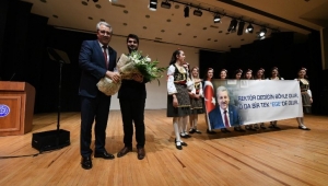 Öğrencilerden Rektör Budak’a anlamlı sürpriz