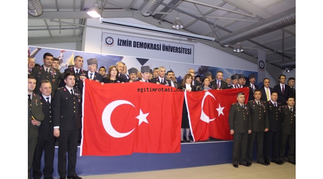 Demokrasi Üniversitesinin ödül töreninde duygusal anlar