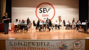 İzmir SEV'de On Üç Okul Festival'de Buluştu