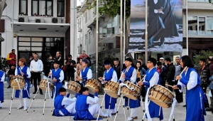 Güney Koreli öğrencilerden Çeşme'de unutulmaz gösteri