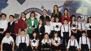 İzmir Demokrasi Üniversitesinde 23 Nisan Coşkusu