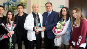 Lise Öğrencilerinden Göğüs Hastanesine Anlamlı Bağış…