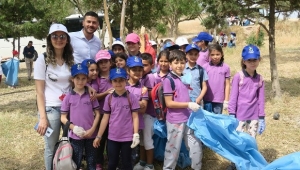 Çocuklar Foça'yı 167 kilo hafifletti