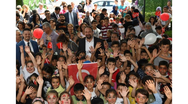 Miniklerden Renkli Yılsonu Gösterisi