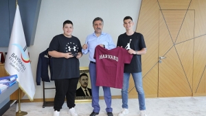 Bayraklılı öğrenciler Harvard'ta sunum yaptı
