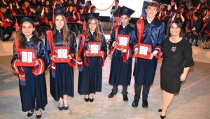 İzmir Sev 2019 Mezunlarını Uğurladı