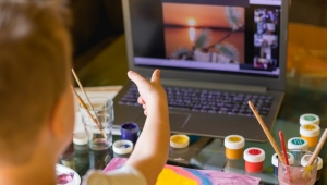 Gaziemirli çocuklara çevrim içi yarıyıl şenliği