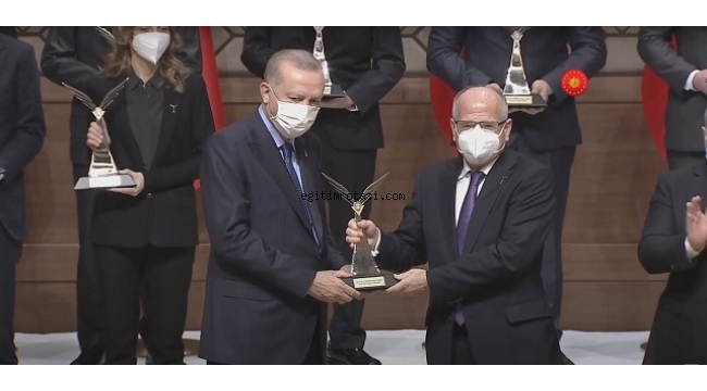 TÜBİTAK ödüllü Egeli akademisyene ödül