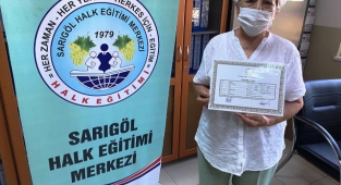  71 yaşında Açık Öğretim Lisesini bitirdi