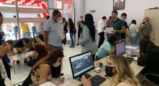 Kari̇yer merkezi̇ efeler halkına umut oldu