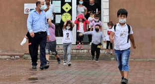 Sel felaketinin yaşandığı Ayancık'ta bazı okullarda uyum haftası kapsamında yüz yüze eğitim başladı