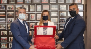 Sıfır noktasından deü bayrakbi̇li̇m müzesi̇ne kutsal emanet 