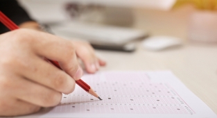  Üniversitelere girişte hukuk, sağlık ve mühendislik alanlarının asgari başarı puanı artırılacak