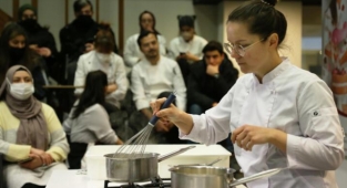 Gastronomi öğrencilerine mimari pasta dersi