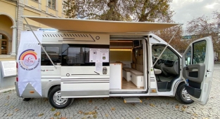 İzmir'de meslek liselerinin ürettiği motokaravan ve dijital kürsü tanıtıldı