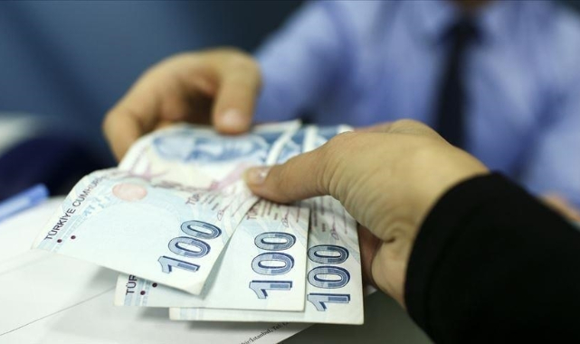 Üniversite öğrencilerine 2021 yılında 9,5 milyar lira kredi ve burs ödemesi yapıldı