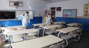 Bayraklı'nın okulları dezenfekte ediliyor
