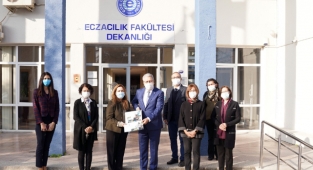 EÜ Eczacılık Fakültesi ikinci kez “Tam Akredite” oldu