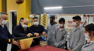 Gaziantep'te güzel sanatlar lisesinde çalgı yapım, bakım ve onarım atölyesi açıldı