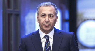 İstanbul Valisi Yerlikaya, okullarda yarıyıl tatilinin başlayacağı saatleri açıkladı