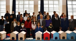 Karabük'te öğrenciler kediler için atık malzemelerden 50 yuva yaptı