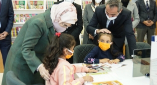 Meb, Okul Kütüphaneleri̇ndeki Ki̇tap Sayisini 100 Mi̇lyona Çikar