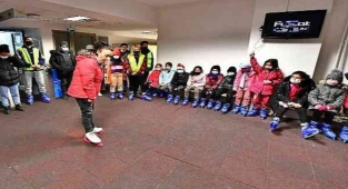Kadifekaleli çocuklara karne hediyesi