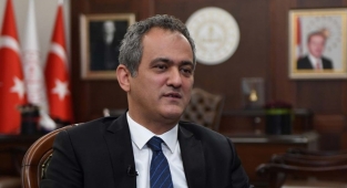 MEB'in yüz yüze eğitime geçiş sürecindeki projeleri kitaplaştırıldı