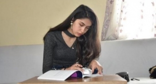 Mercekle ders çalışan Nazlıcan azmiyle üniversiteli oldu