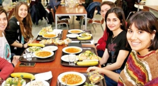 Vegan menü çıkaran üniversite sayısı artıyor