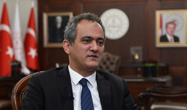 Bakan Özer: Kovid-19 testi yaptıran öğretmen ve öğrenciler negatif test sonucunu almadan okula dönmeyecek