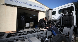 Lisedeki otomotiv laboratuvarına seçilenler istihdam garantili mezun oluyor