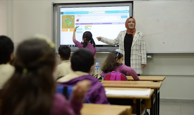 MEB'e bağlı okullarda yüzde 57 oranında kadın öğretmen görev başında