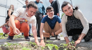 Konak’ın özel çocuklarına bahçe terapisi