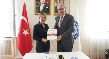 Egeli akademisyenden Lydia seramik kültürüne ışık tutan eser