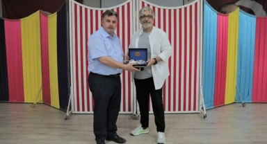 Uygur Çocuk Tiyatrosu Kınık’ta Sahne Aldı
