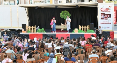 Çiğli Belediyesi Tiyatro Tırı Mahalle Turuna Çıktı