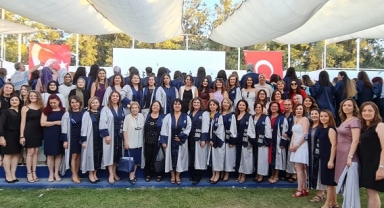 Egeli hemşireler kep attı