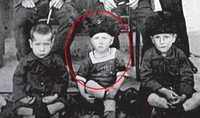 Fotoğraftaki çocuk Atatürk mü?