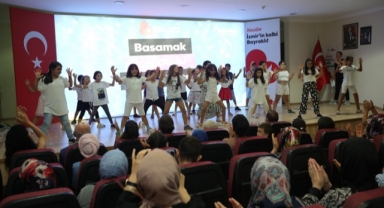 Basamak yaz okullarına renkli kapanış