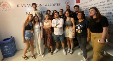 Karaburun Belediyesi üniversite adaylarının yanında