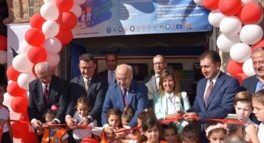 “Gece Gündüz Bilim’ Bilim Şenliği” Tarihi Alsancak Garı’nda Başladı