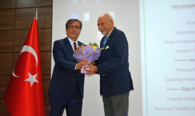 Arat, “Türkiye, tarih boyunca zorda kalan milletlere Anadolu’nun kapısını açmıştır”