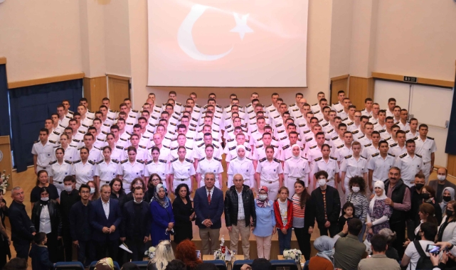 Deü'de Geleceğin Denizcileri Brövelerini Taktı