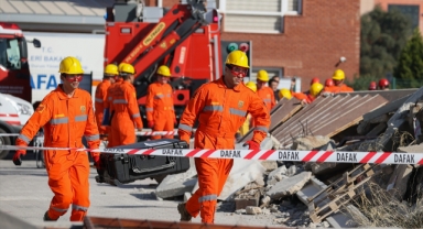 İzmir'de 1811 personelle deprem tatbikatı yapıldı