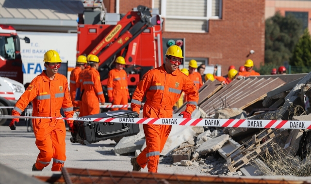 İzmir'de 1811 personelle deprem tatbikatı yapıldı
