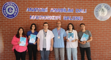 İzmir'de tıp öğrencilerinden kadavra bağışı için bilgilendirme çalışması