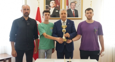 Deer Slayers ile FireFlux “Tech İzmir”de karşı karşıya gelecek