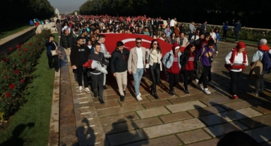 Egeli gençler Ata’nın huzurunda…